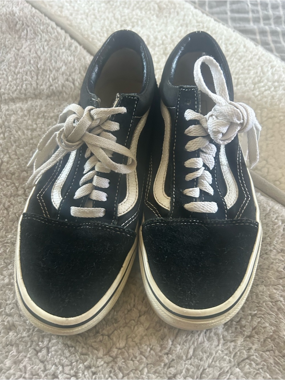 Men's Black and White Low-Top Skate Sneakers